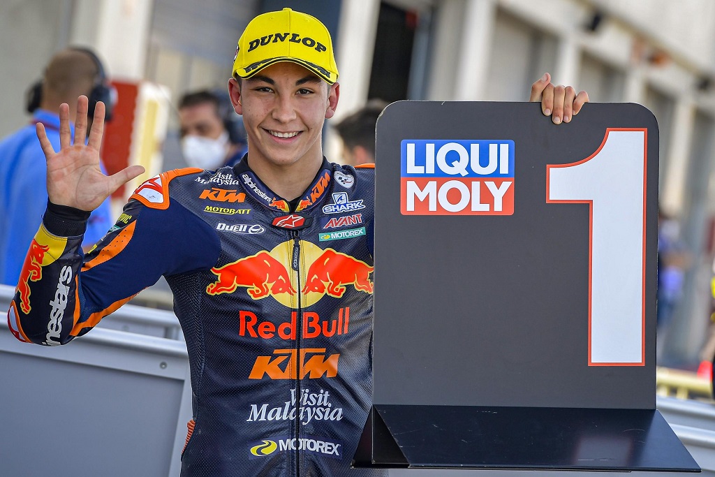 Raúl Fernández en el parque cerrado del Gran Premio de Europa. Fuente: motogp.com