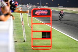 Fabio Quartararo en la recta principal del circuito de Doha. Fuente: MotoGP