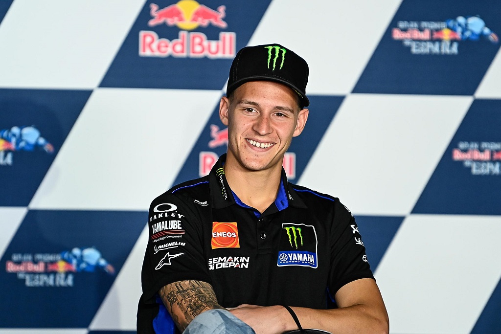 Fabio Quartararo sonriente durante la rueda de prensa. Fuente: MotoGP